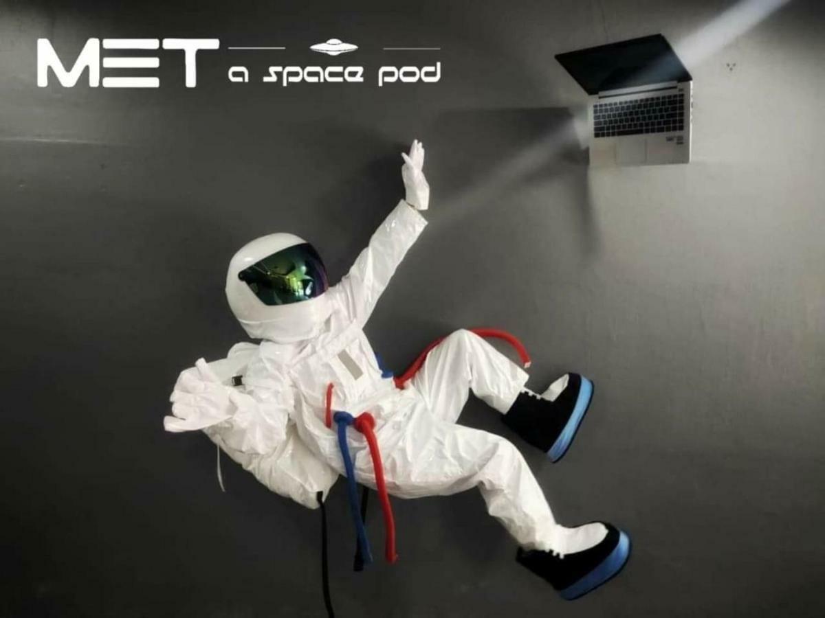 Met A Space Pod @ Asoke Bangkok Exterior photo