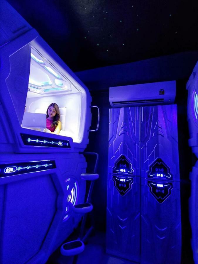 Met A Space Pod @ Asoke Bangkok Exterior photo