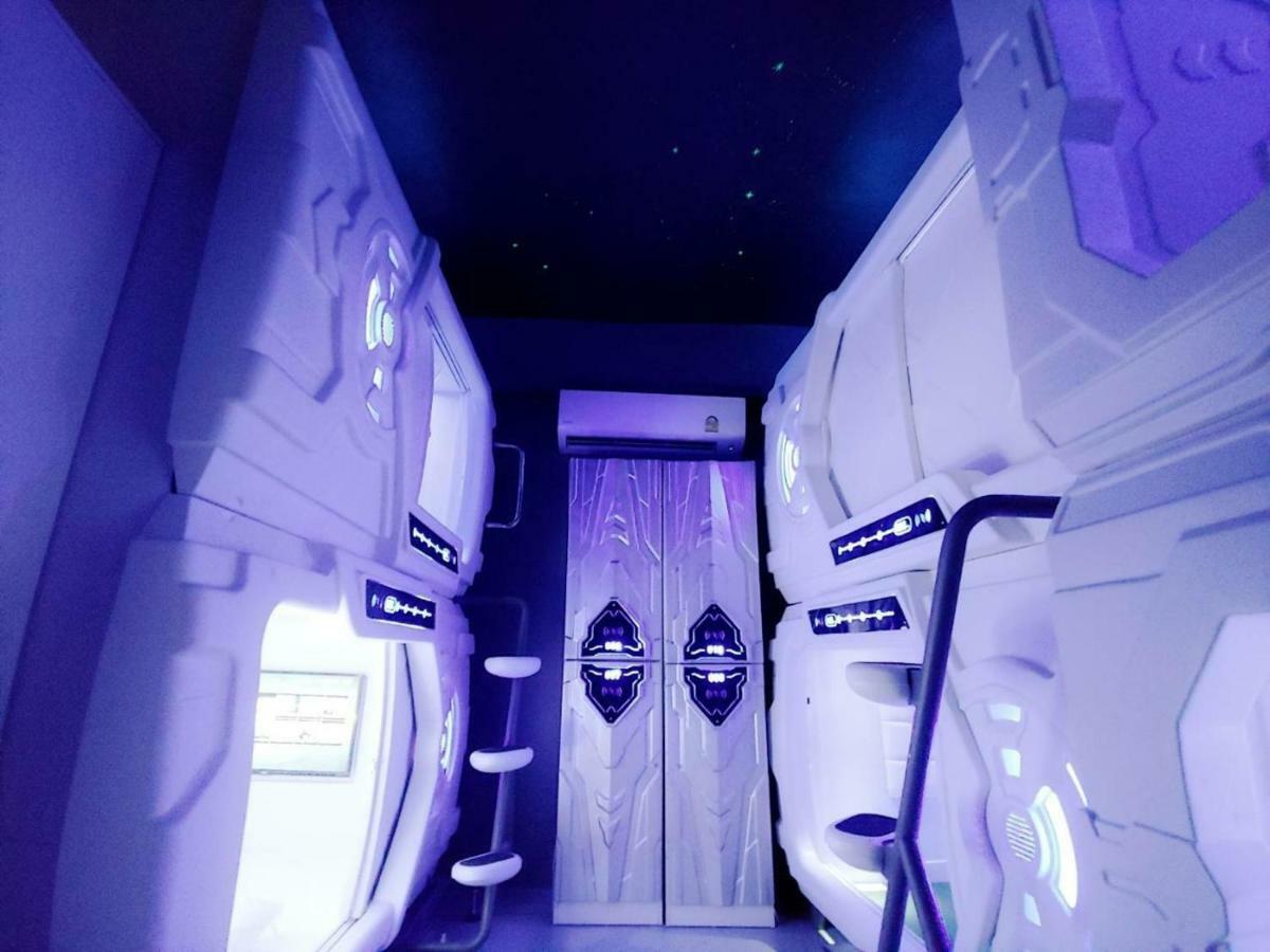 Met A Space Pod @ Asoke Bangkok Exterior photo
