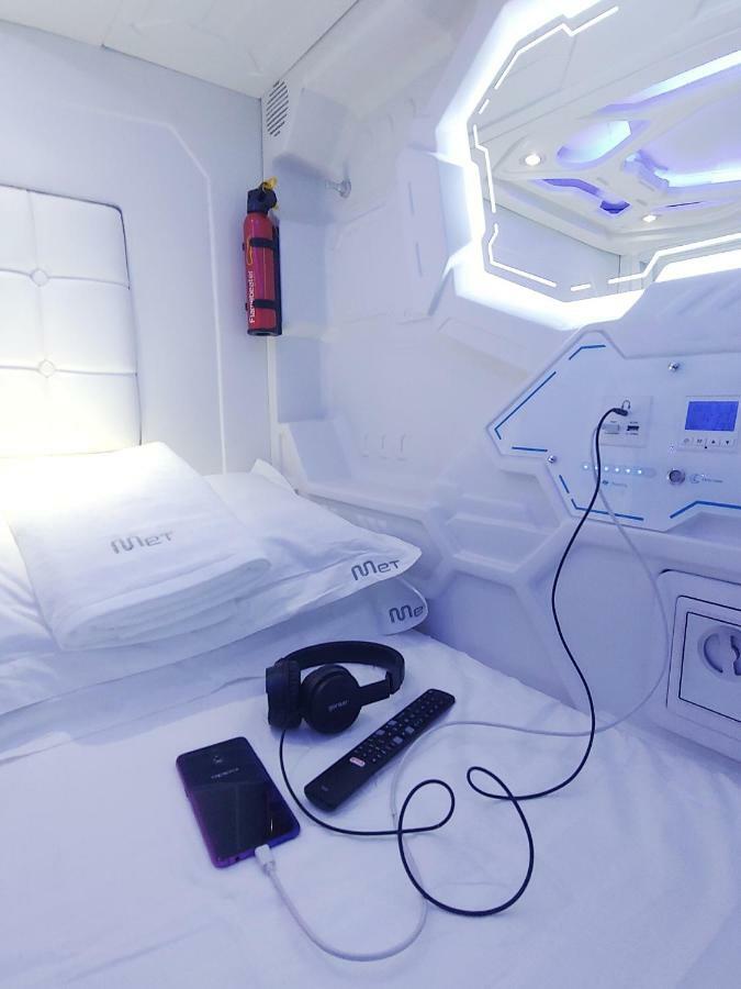 Met A Space Pod @ Asoke Bangkok Exterior photo