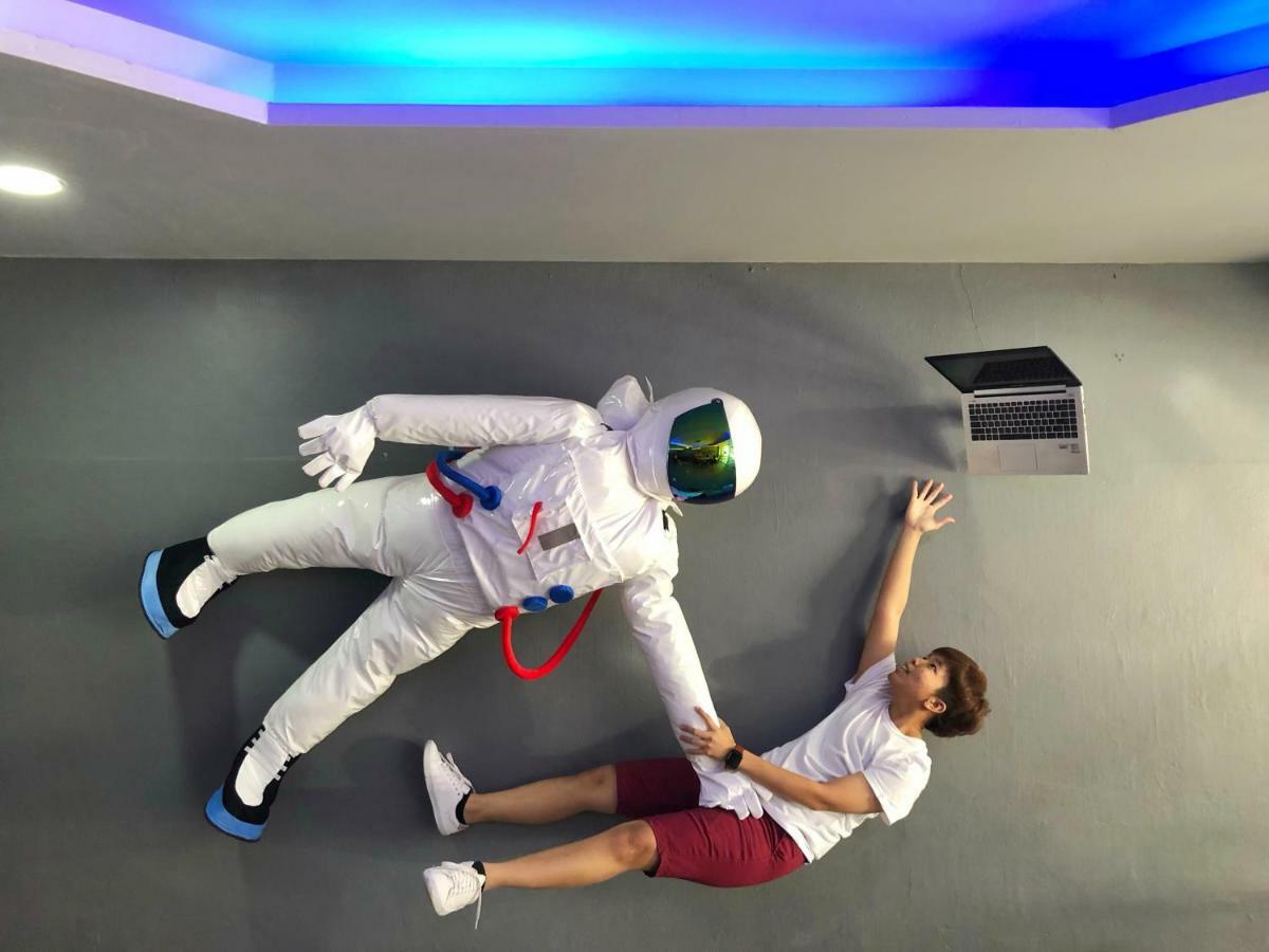 Met A Space Pod @ Asoke Bangkok Exterior photo