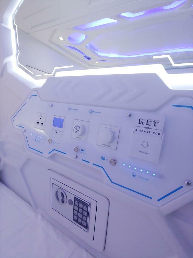 Met A Space Pod @ Asoke Bangkok Exterior photo